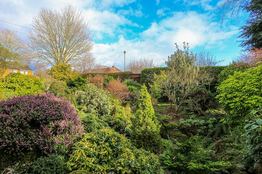 3bedroom town house for sale in Slater Road, Bentley Heath, Solihull