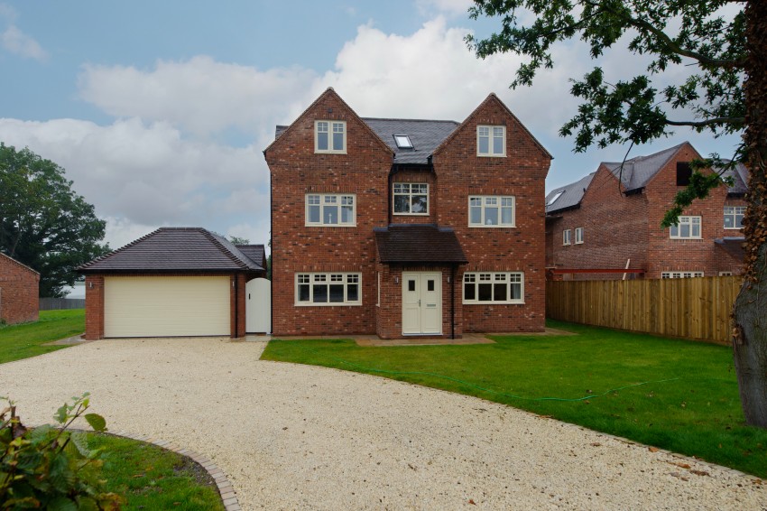 5bedroom detached house for sale in Wood Lane, Earlswood, Solihull