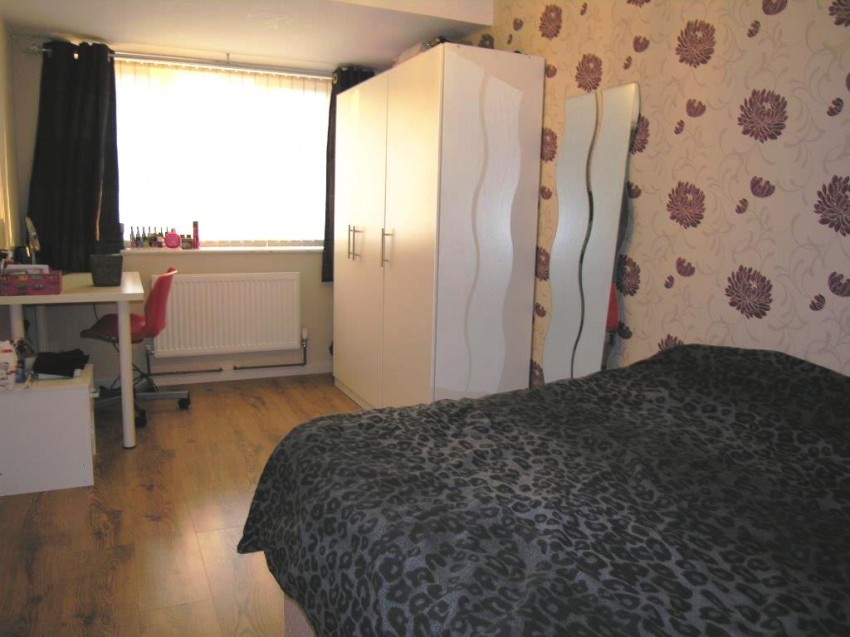 3bedroom semidetached house for sale in Hazel Grove, Hockley Heath