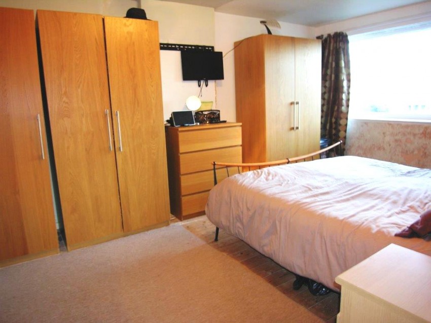 3bedroom semidetached house for sale in Hazel Grove, Hockley Heath