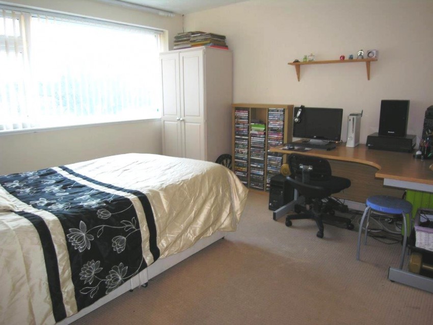 3bedroom semidetached house for sale in Hazel Grove, Hockley Heath