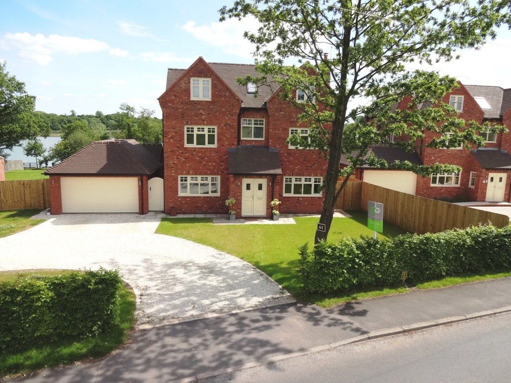 5bedroom detached house for sale in Wood Lane, Earlswood