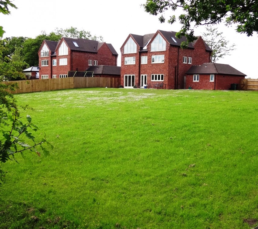5bedroom detached house for sale in Wood Lane, Earlswood