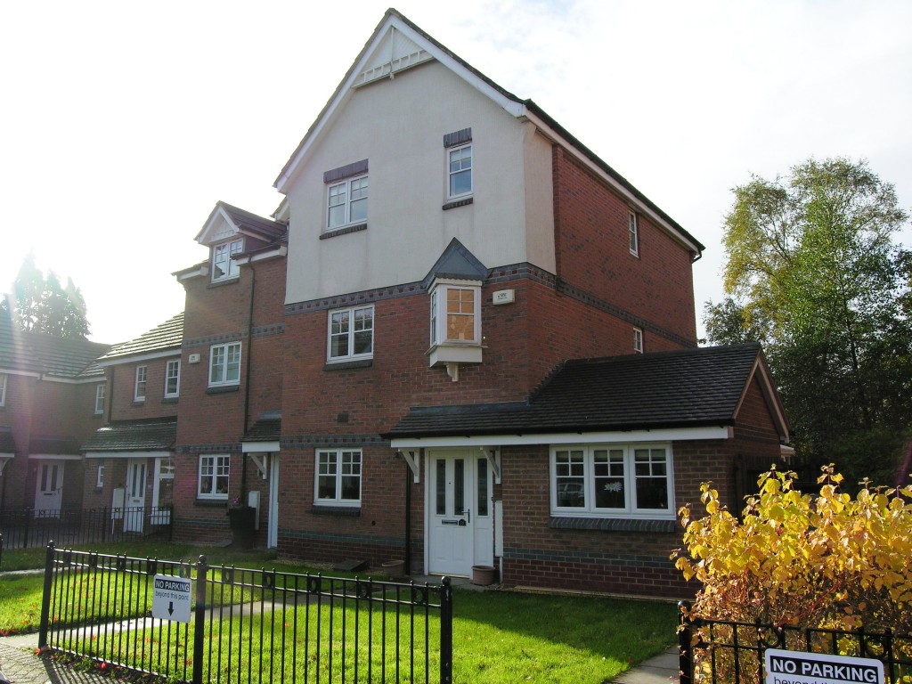 4bedroom town house for sale in Thorpe Court, Solihull