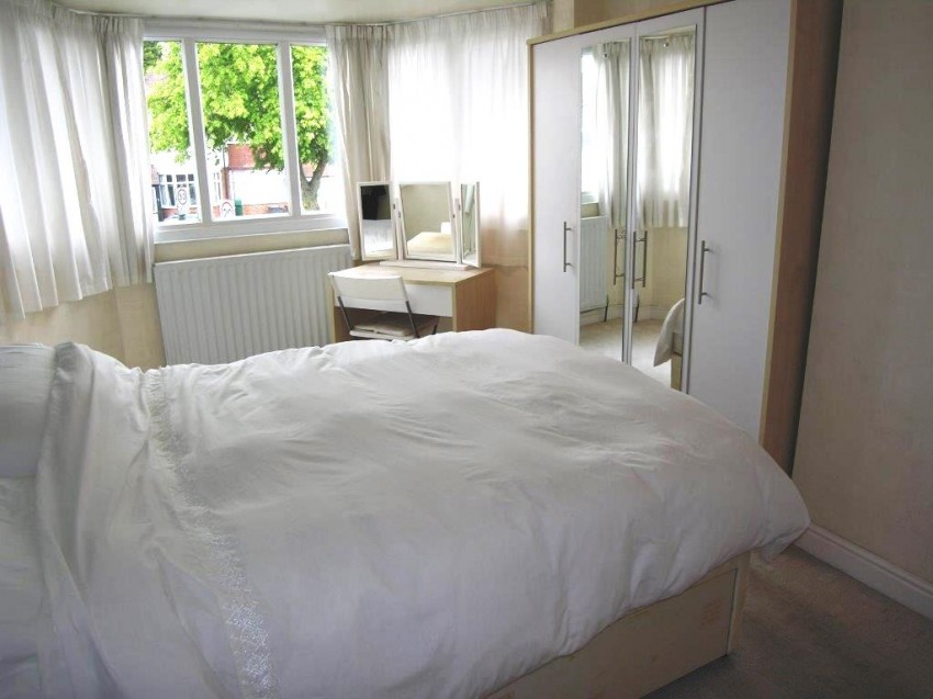 3bedroom semidetached house for sale in Hatchford Brook Road, Solihull