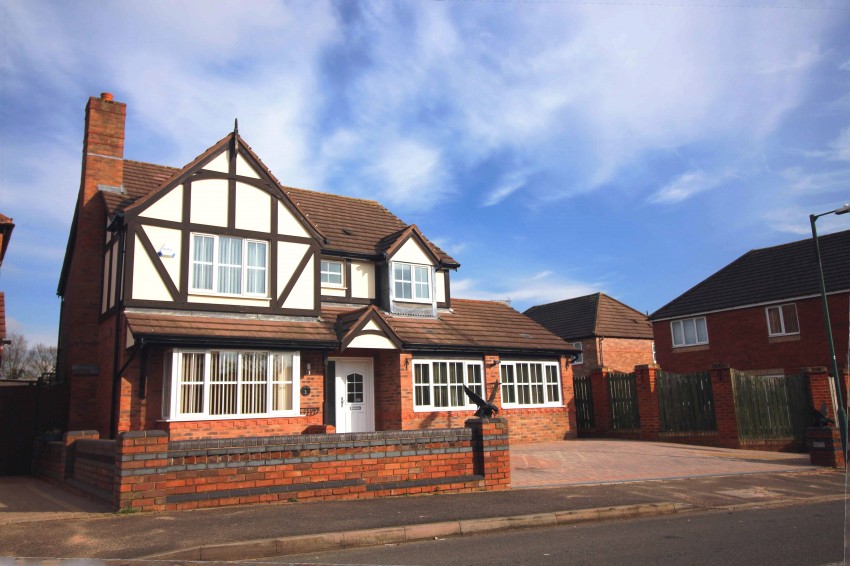 4bedroom detached house for sale in Radlow Crescent, Marston Green