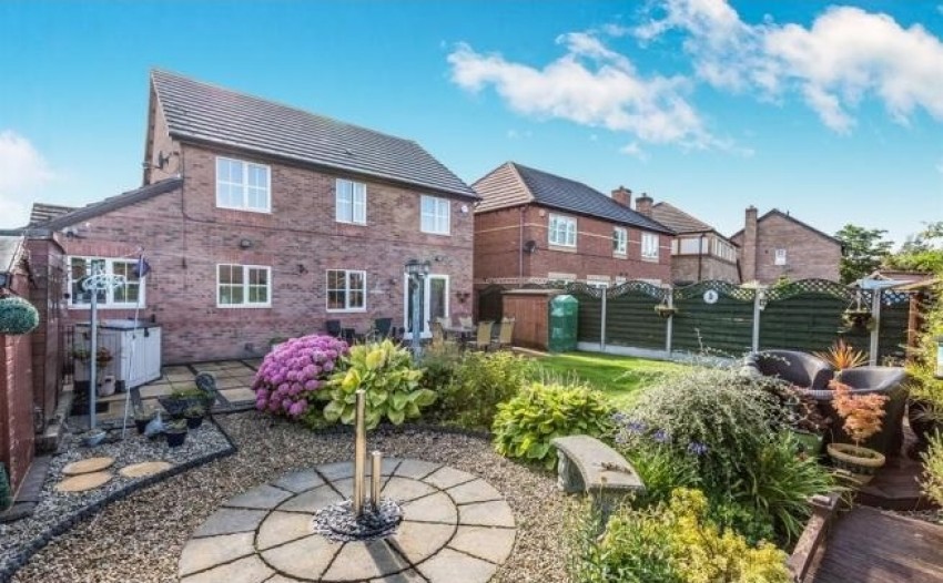 4bedroom detached house for sale in Radlow Crescent, Marston Green