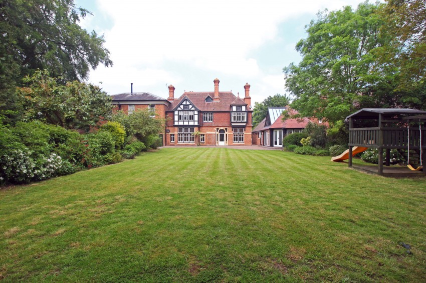 6bedroom semidetached house for sale in Station Road, Salford Priors