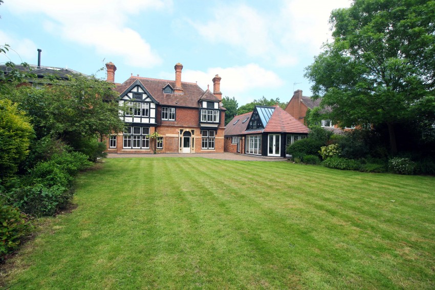 6bedroom semidetached house for sale in Station Road, Salford Priors