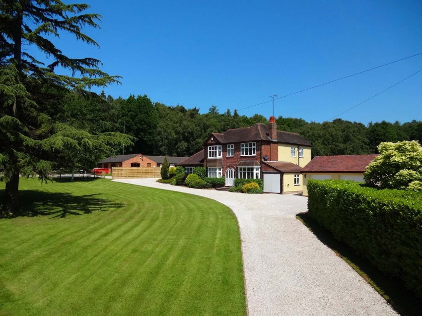 4bedroom detached house for sale in Lodge Green Lane, Meriden