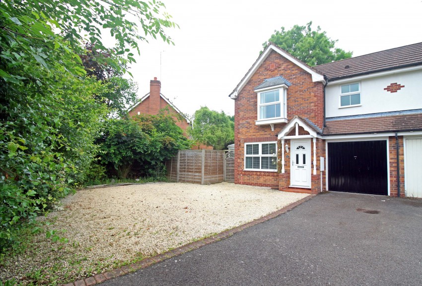 3bedroom semidetached house for sale in Whitebeam Close, Coventry