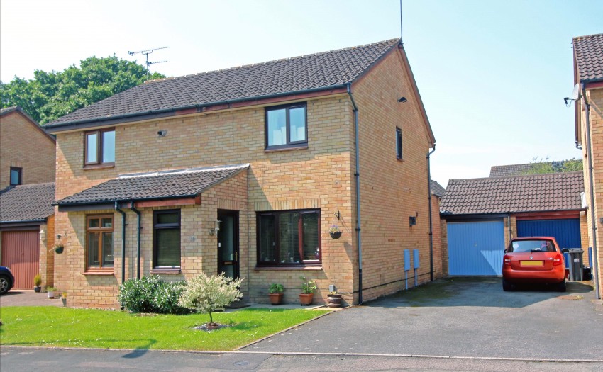 3bedroom semidetached house for sale in Turton Way, Kenilworth