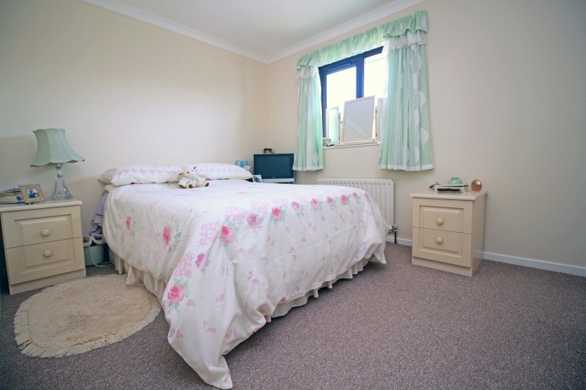 3bedroom semidetached house for sale in Turton Way, Kenilworth