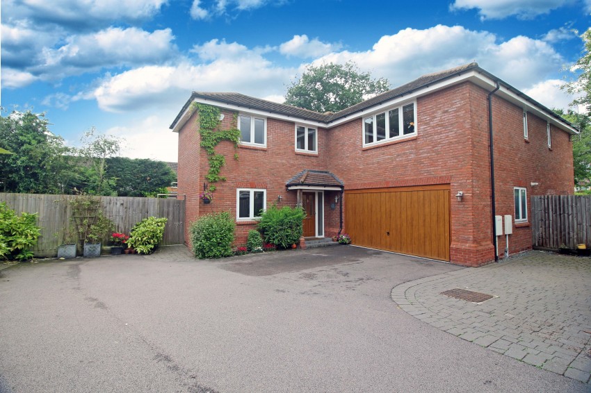 5bedroom detached house for sale in Arden Close, Balsall Common