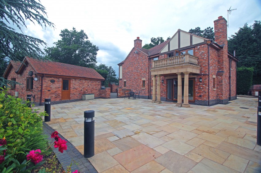 4bedroom detached house for sale in Windmill Lane, Balsall Common