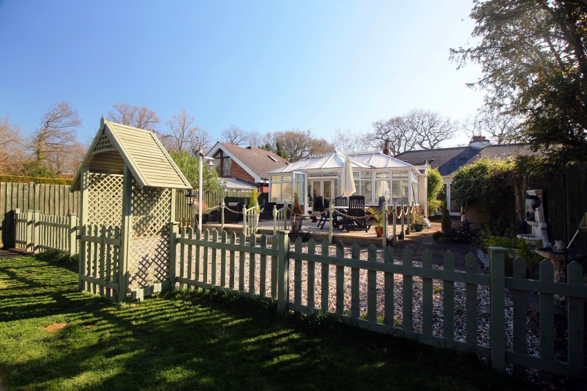 3bedroom bungalow for sale in Birchy Leasowes Lane, Tidbury Green