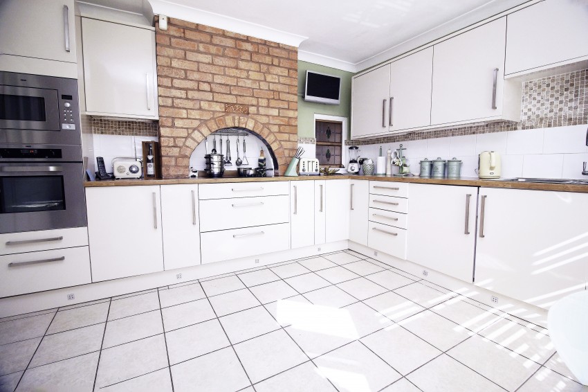 3bedroom bungalow for sale in Birchy Leasowes Lane, Tidbury Green