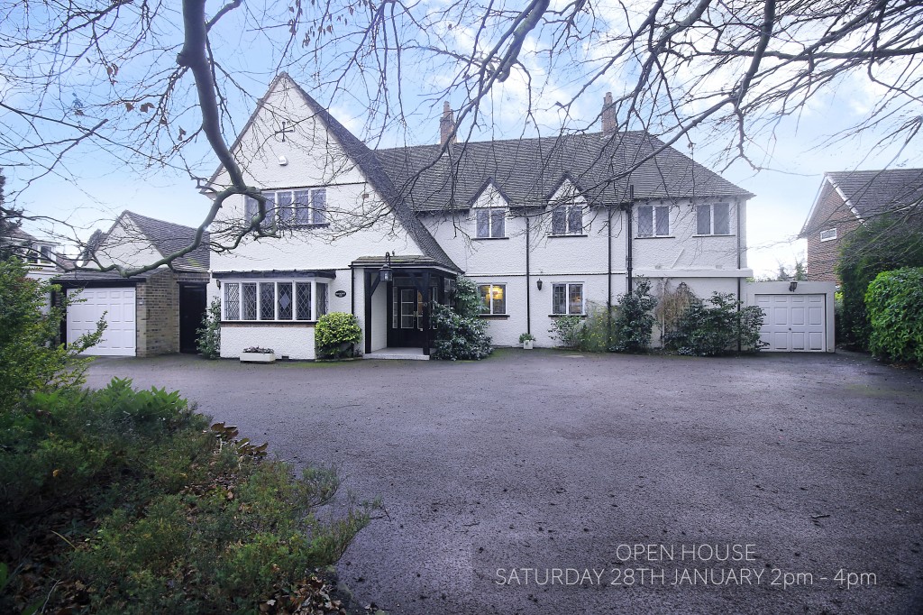 4bedroom detached house for sale in Dove House Lane, Solihull