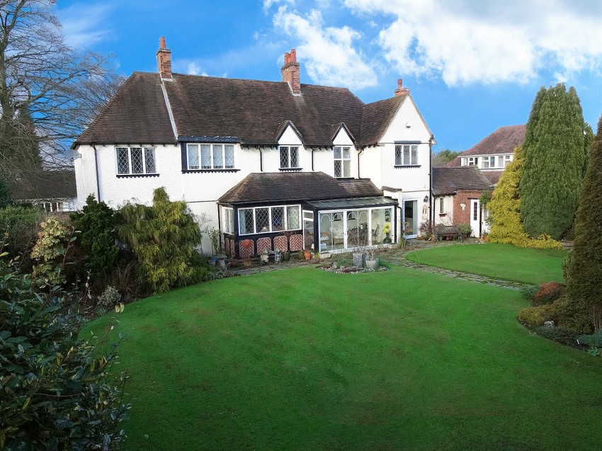 4bedroom detached house for sale in Dove House Lane, Solihull