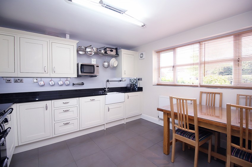 3bedroom semidetached house for sale in Shelfield Close, Hockley