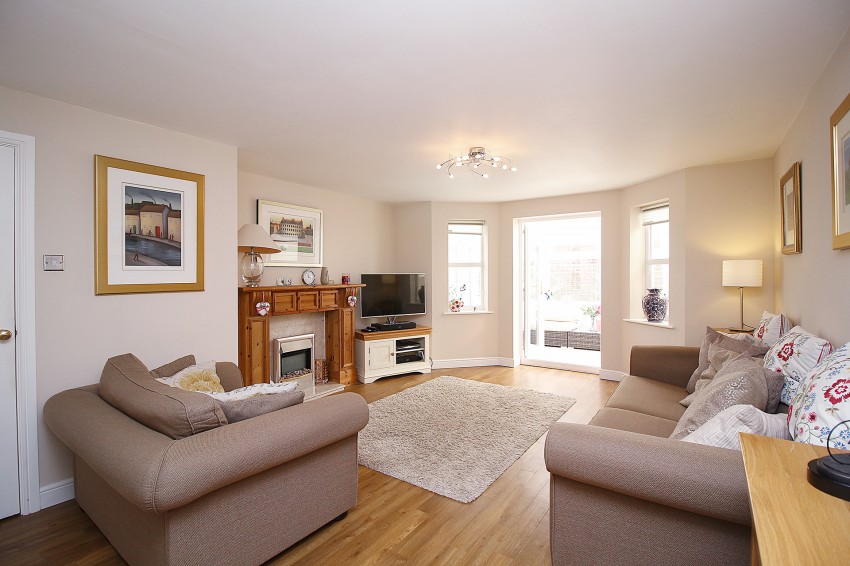 3bedroom semidetached house for sale in Shelfield Close, Hockley