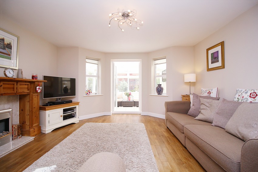 3bedroom semidetached house for sale in Shelfield Close, Hockley