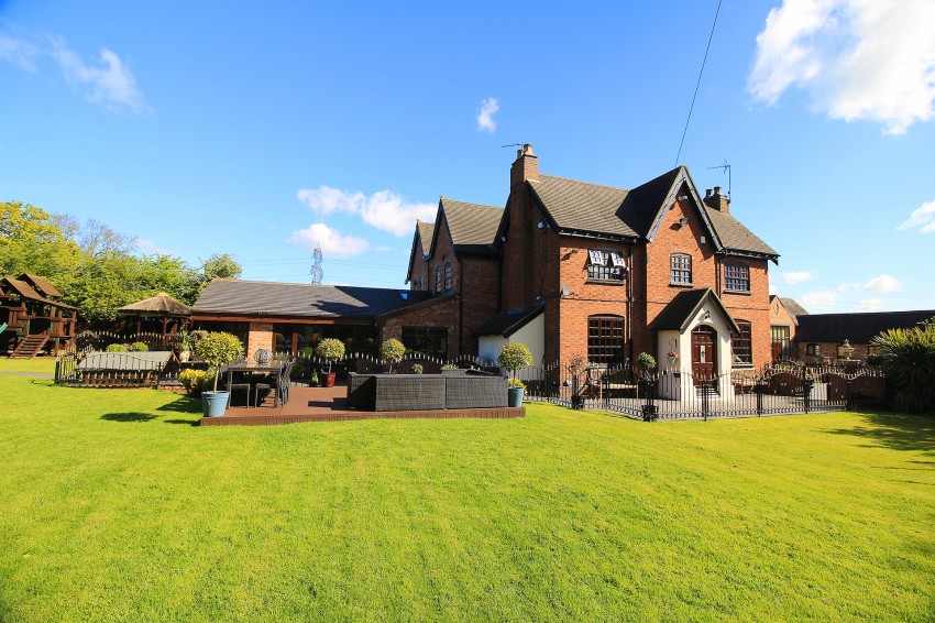 6bedroom detached house for sale in Hospital Lane, Coventry