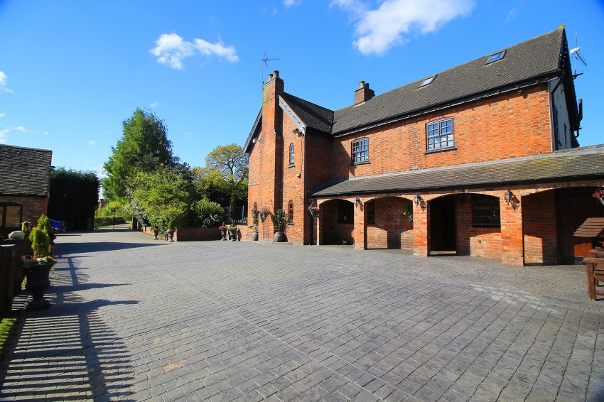 6bedroom detached house for sale in Hospital Lane, Coventry