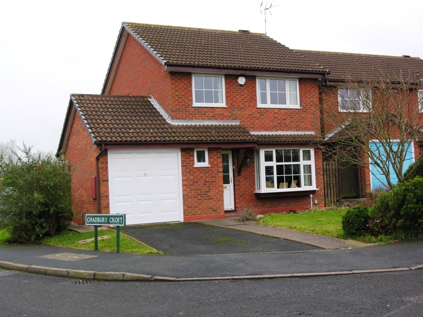 3bedroom detached house for sale in Kingsbrook Drive, Hillfield