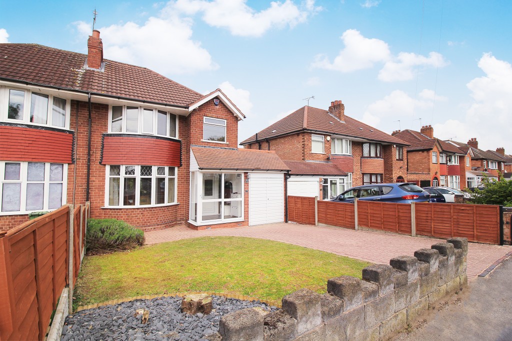 3bedroom semidetached house for sale in Coniston Avenue, Solihull