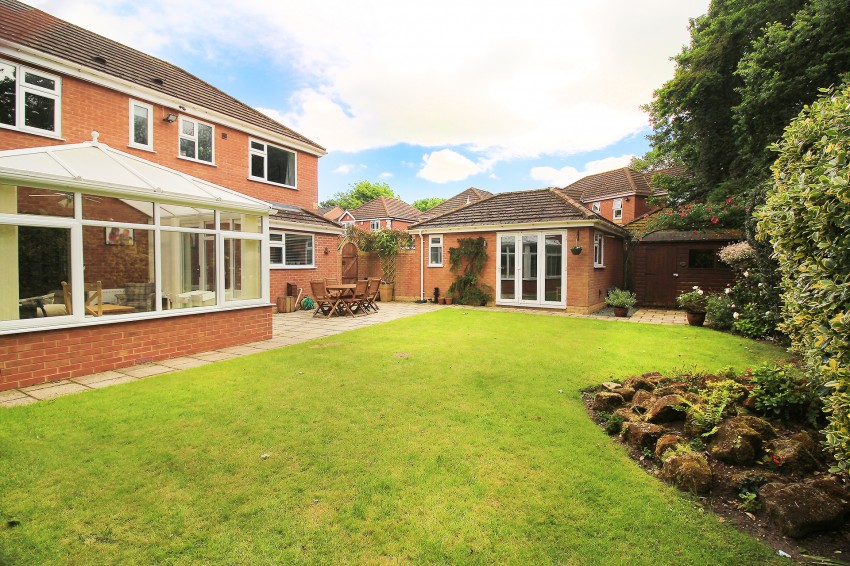 5bedroom detached house for sale in Hollyhurst Grove, Shirley, Solihull
