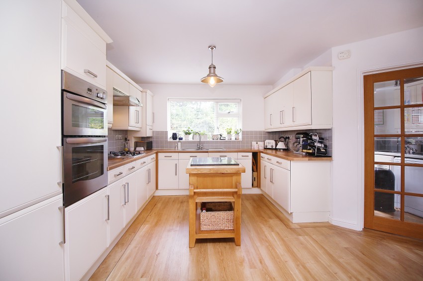 5bedroom detached house for sale in Hollyhurst Grove, Shirley, Solihull