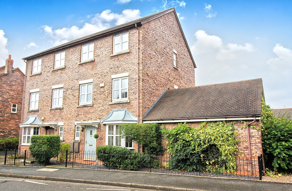 4bedroom semidetached house for sale in Dickens Heath Road, Shirley