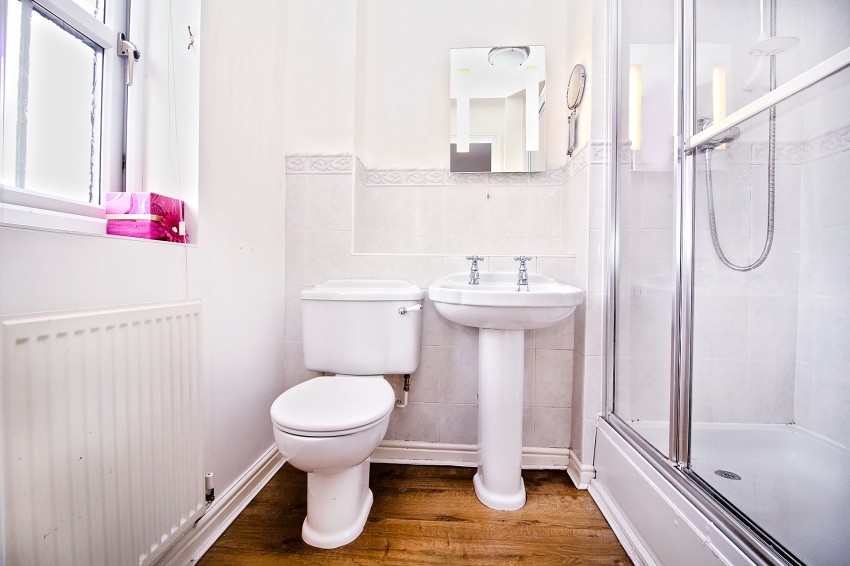 4bedroom semidetached house for sale in Dickens Heath Road, Shirley