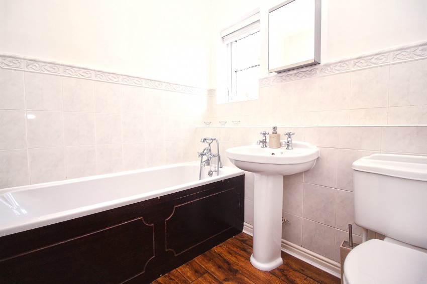 4bedroom semidetached house for sale in Dickens Heath Road, Shirley