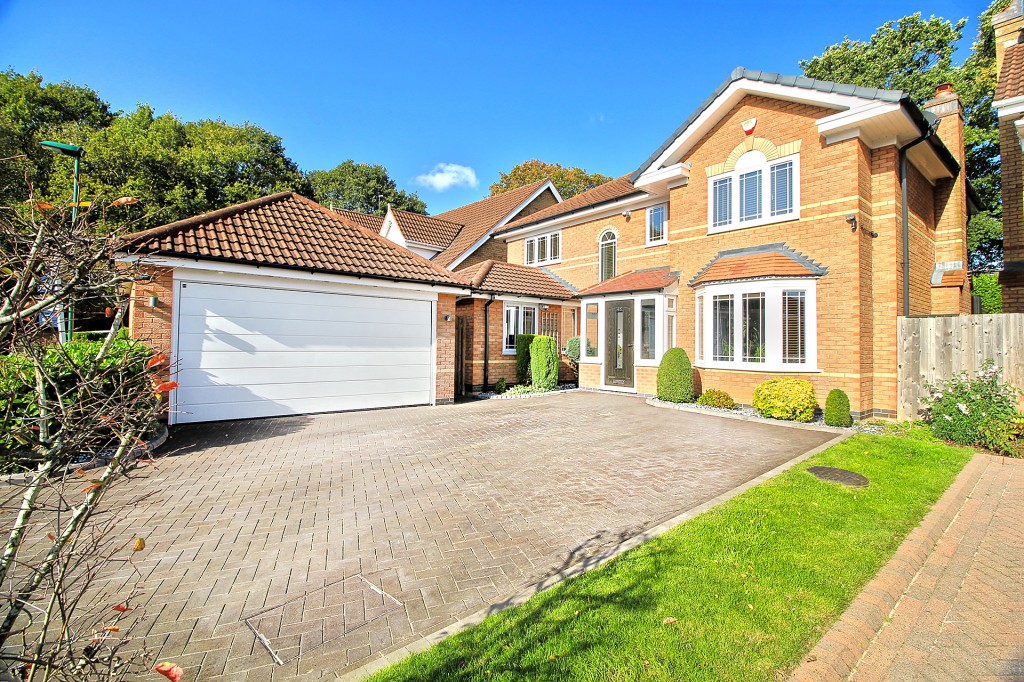 4bedroom detached house for sale in Rothwell Drive, Solihull