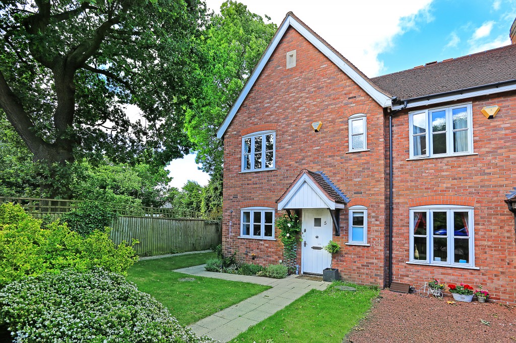 3bedroom town house for sale in Loxley Square, Solihull