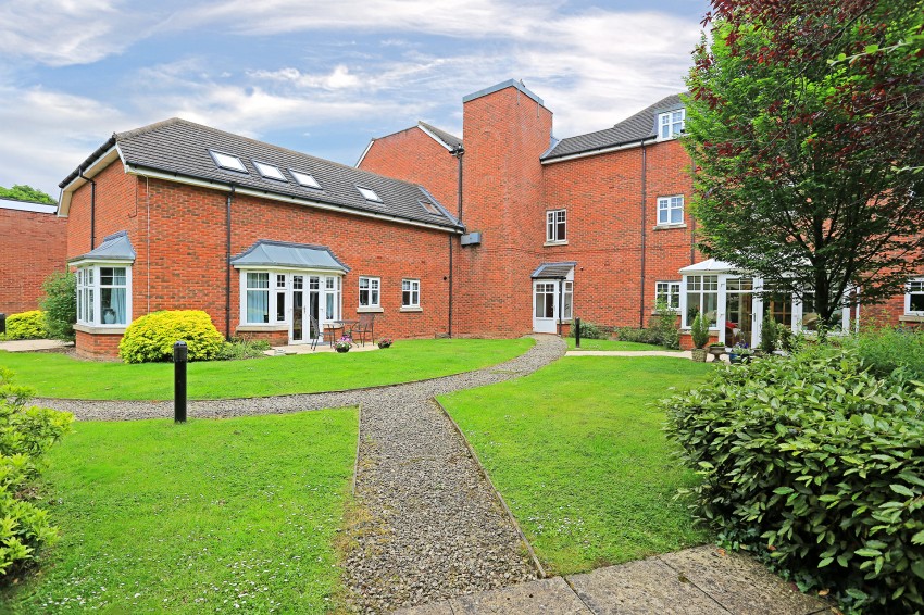 2bedroom apartment for sale in Katherine Place, 240 Station Road