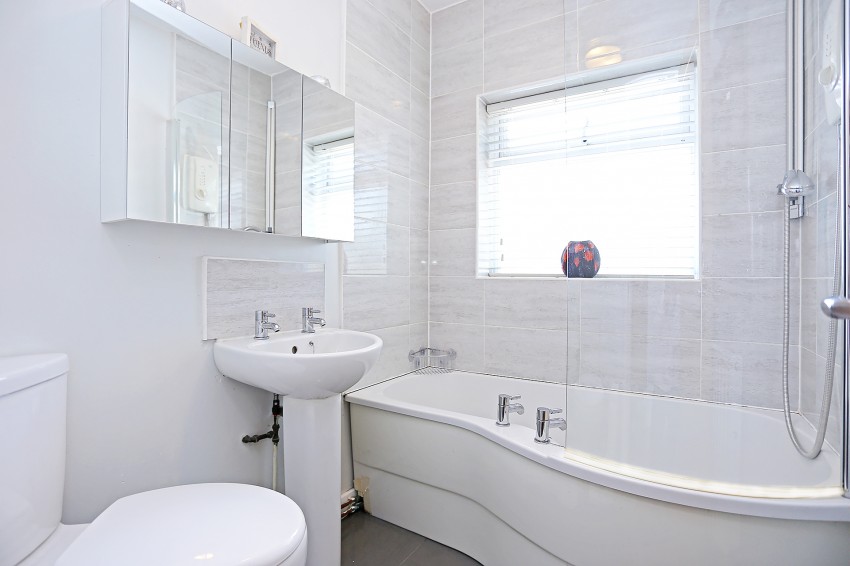 3bedroom semidetached house for sale in Hay Lane, Shirley, Solihull