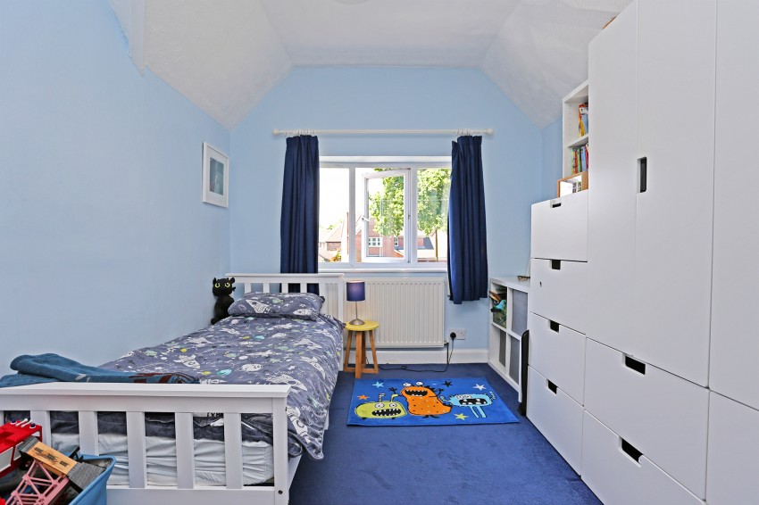 3bedroom semidetached house for sale in Hay Lane, Shirley, Solihull