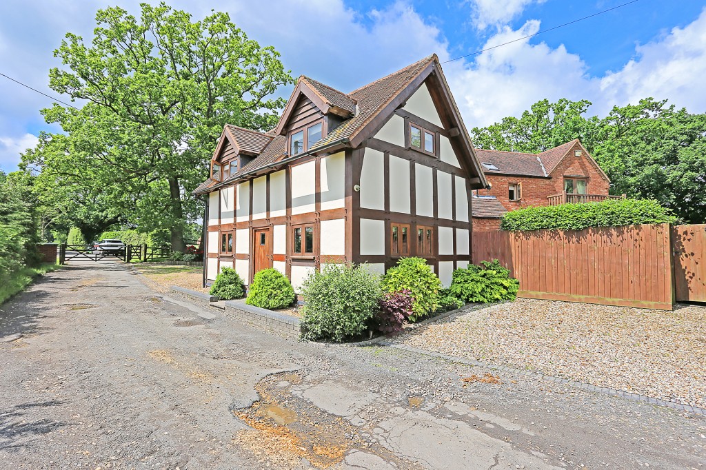 4bedroom detached house for sale in Seafield Lane, Alvechurch, Birmingham