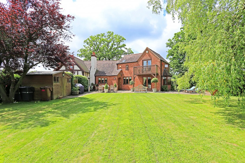 4bedroom detached house for sale in Seafield Lane, Alvechurch, Birmingham