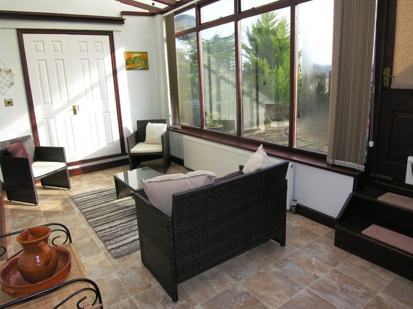 3bedroom town house for sale in Aylesbury Road, Hockley Heath