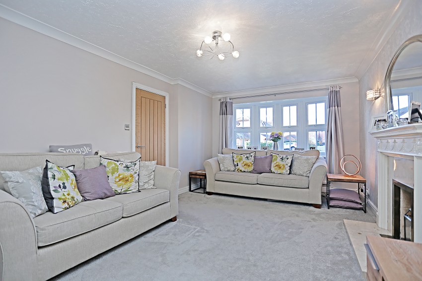 4bedroom detached house for sale in Elmbridge Drive, Shirley, Solihull