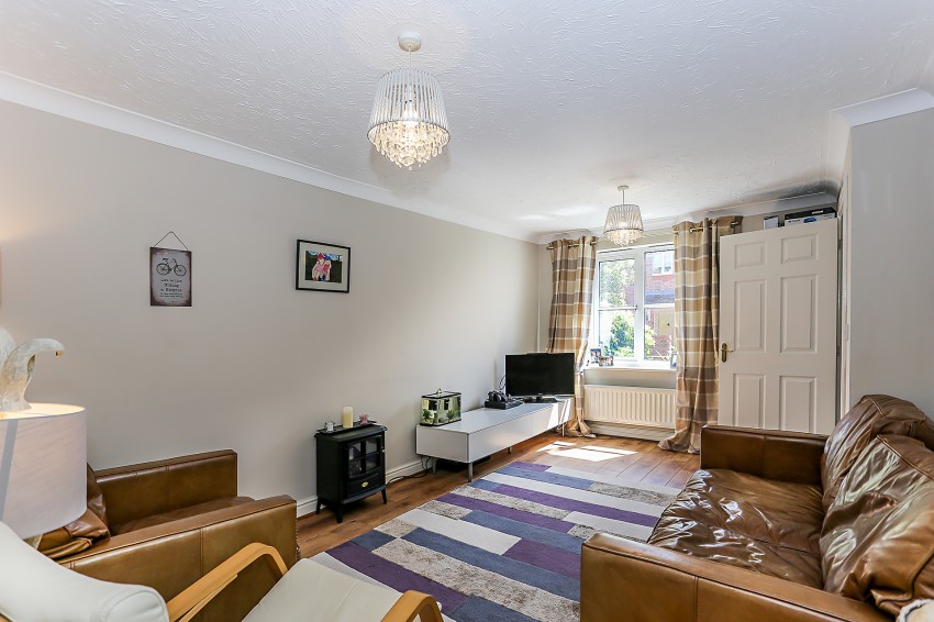 3bedroom link semidetached for sale in Rumbush Lane, Shirley, Solihull