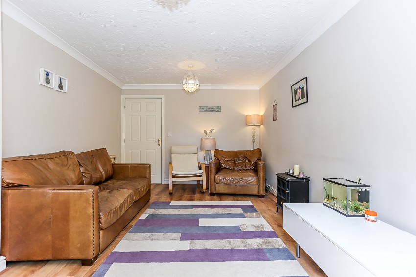 3bedroom link semidetached for sale in Rumbush Lane, Shirley, Solihull