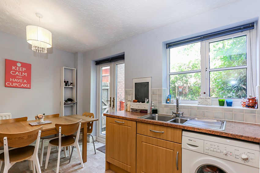 3bedroom link semidetached for sale in Rumbush Lane, Shirley, Solihull