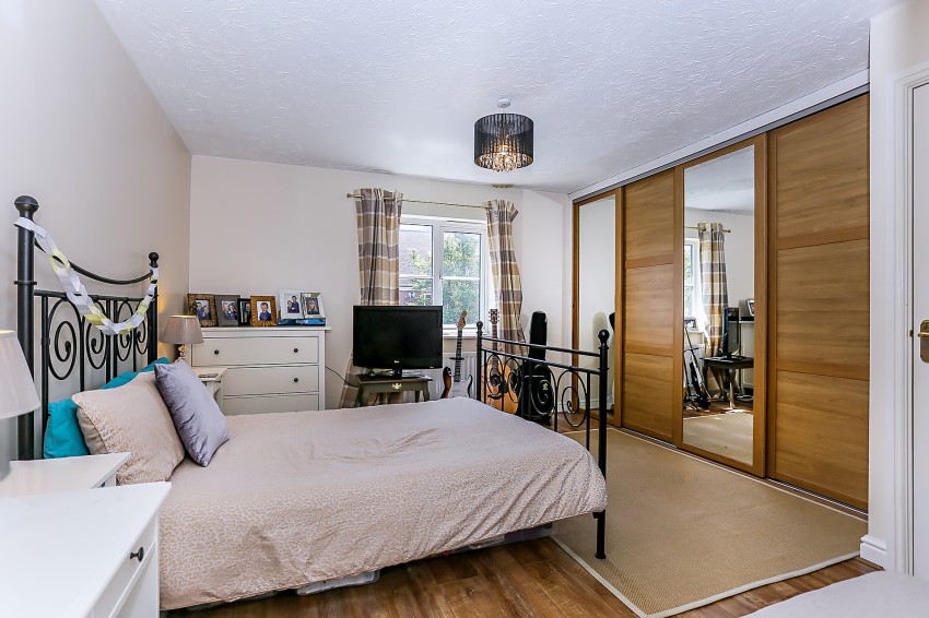 3bedroom link semidetached for sale in Rumbush Lane, Shirley, Solihull