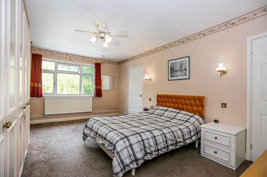 4bedroom detached house for sale in Links Drive, Solihull