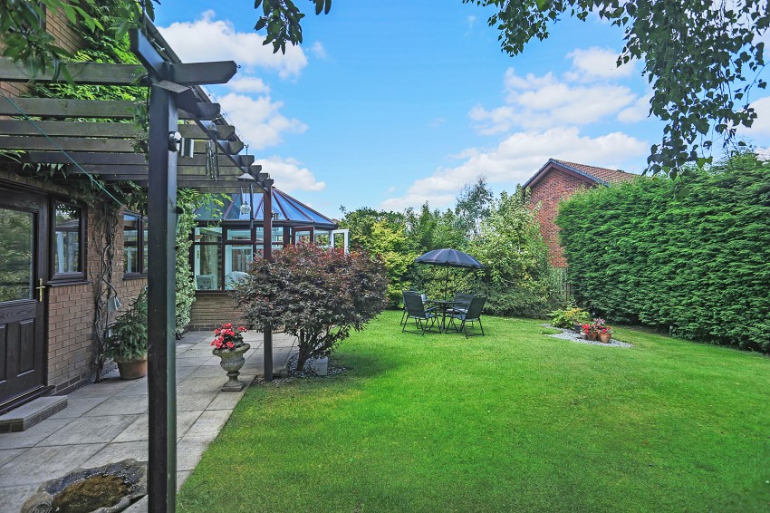 5bedroom detached house for sale in Burnaston Crescent, Shirley, Solihull